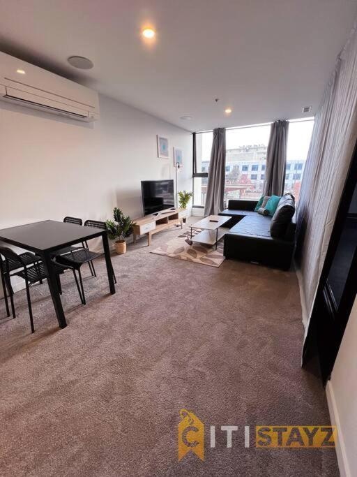 Magic At Midnight - Braddon Cbd - 1 Bd 1bth *