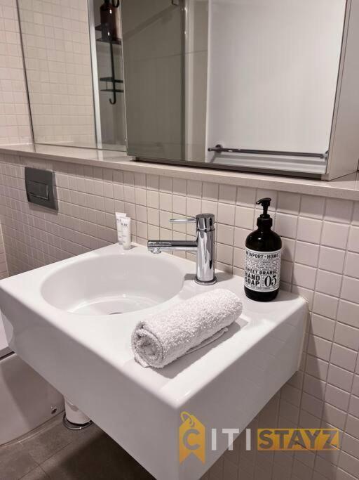 Apartment Magic At Midnight - Braddon Cbd - 1 Bd 1bth Canberra
