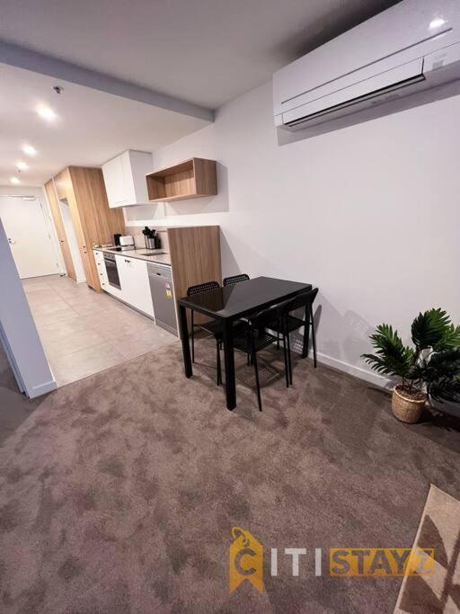 Magic At Midnight - Braddon Cbd - 1 Bd 1bth Apartment
